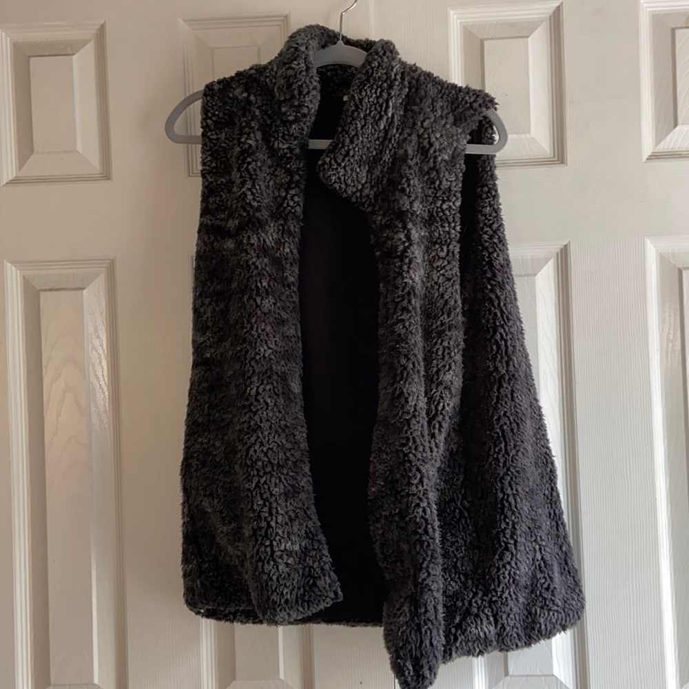 Altar’d State Black/Grey Sherpa Vest